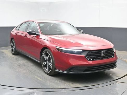 Used 2025 Honda Accord Sport image 2