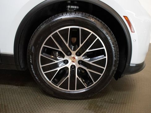 Certified 2025 Porsche Macan 4 Electric image 16