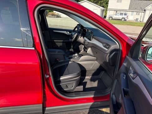 Used 2025 Ford Escape Platinum AWD/4WD image 5