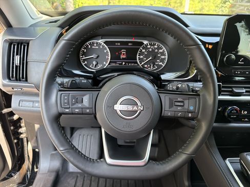 Used 2025 Nissan Pathfinder SL w/ SL Premium Package FWD image 24