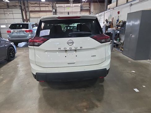 Used 2024 Nissan Rogue S AWD/4WD image 3