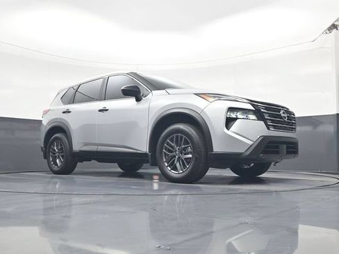 Certified 2025 Nissan Rogue S FWD image 15