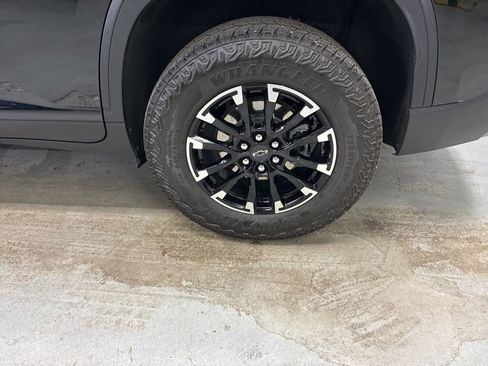 Used 2025 Chevrolet Traverse Z71 w/ Driver Confidence Package image 39