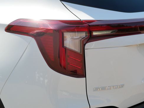 Certified 2024 Kia Seltos S AWD/4WD image 17