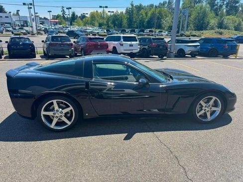 Used 2007 Chevrolet Corvette Coupe w/ Preferred Equipment Group RWD image 24