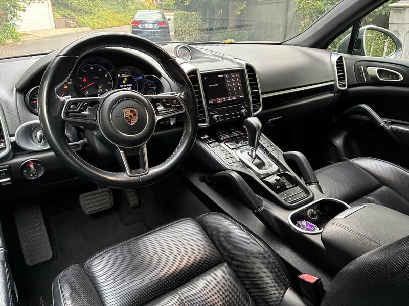 Used 2017 Porsche Cayenne AWD/4WD image 28