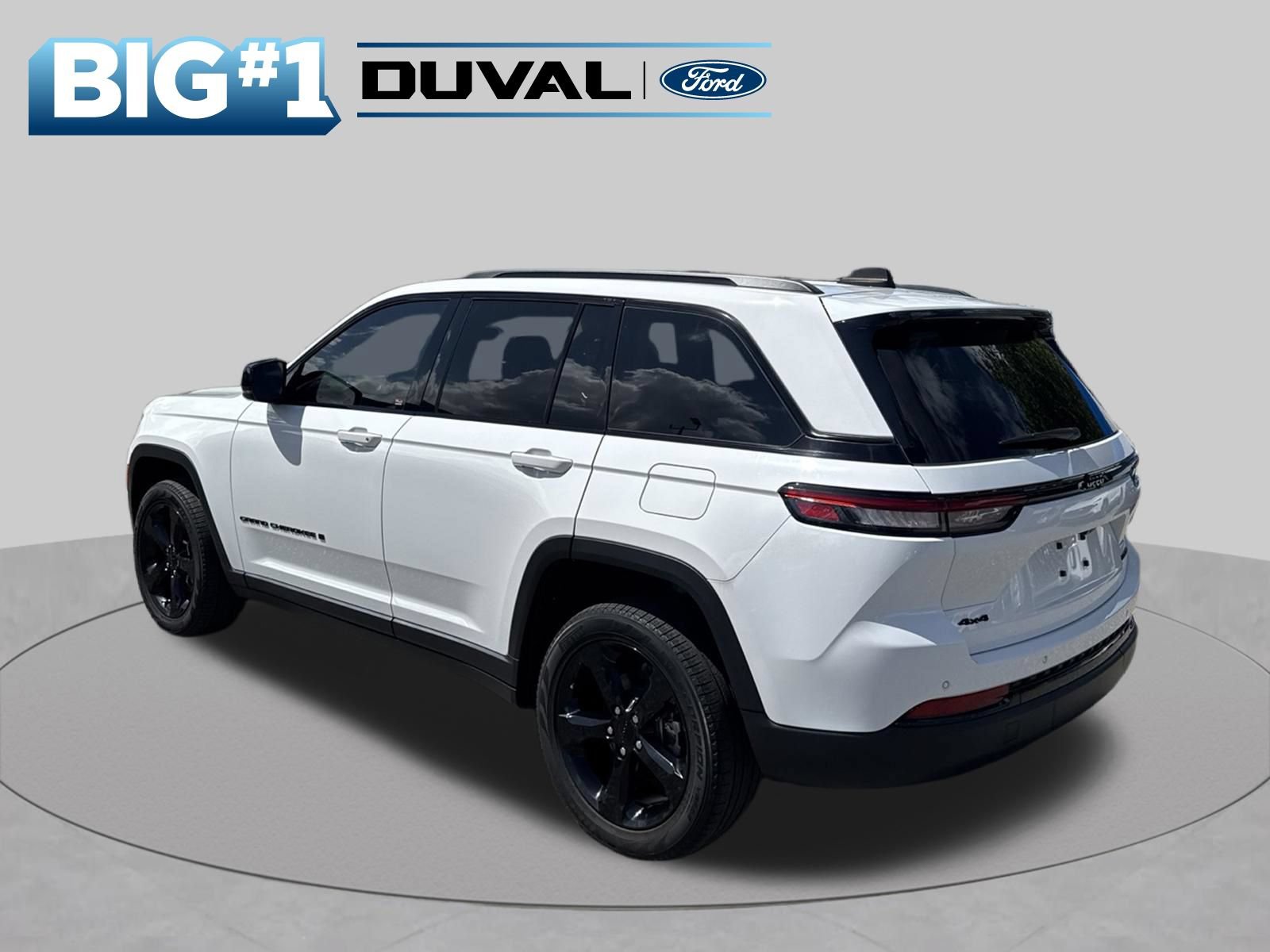 Used 2023 Jeep Grand Cherokee Limited w/ Black Appearance Package AWD/4WD image 7