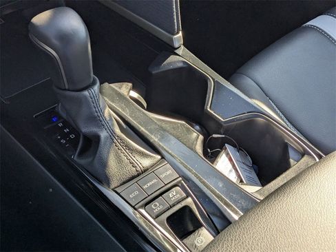 Used 2025 Toyota Camry SE image 18