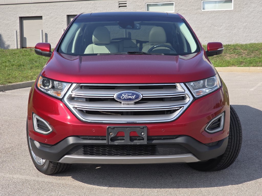 Used 2018 Ford Edge Titanium w/ Equipment Group 302A FWD image 4