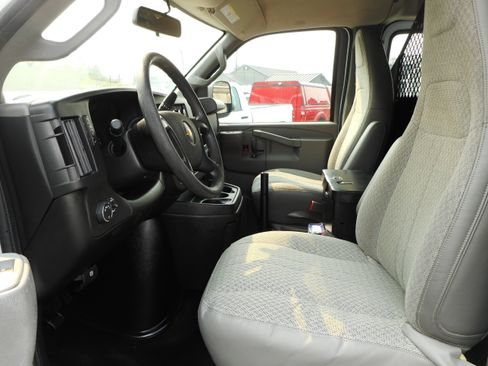 Used 2016 Chevrolet Express 2500 w/ Cold Climate Package RWD image 13