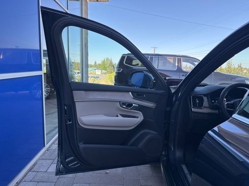 New 2026 Volvo XC90 B6 Core image 9