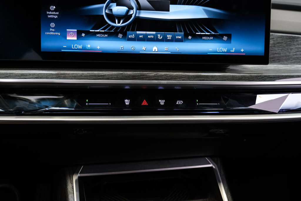 Used 2024 BMW i7 xDrive60 AWD/4WD image 26