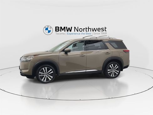 Used 2023 Nissan Pathfinder Platinum w/ Cargo Package AWD/4WD image 10