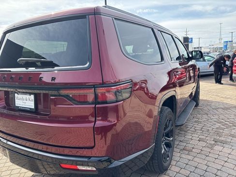 Used 2024 Jeep Wagoneer Series II image 5