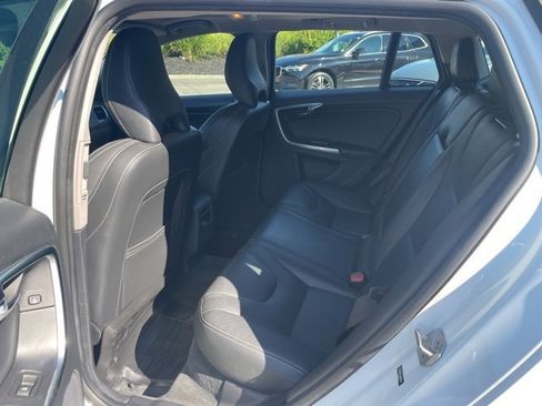 Used 2018 Volvo V60 T5 Dynamic w/ Vision Package image 5