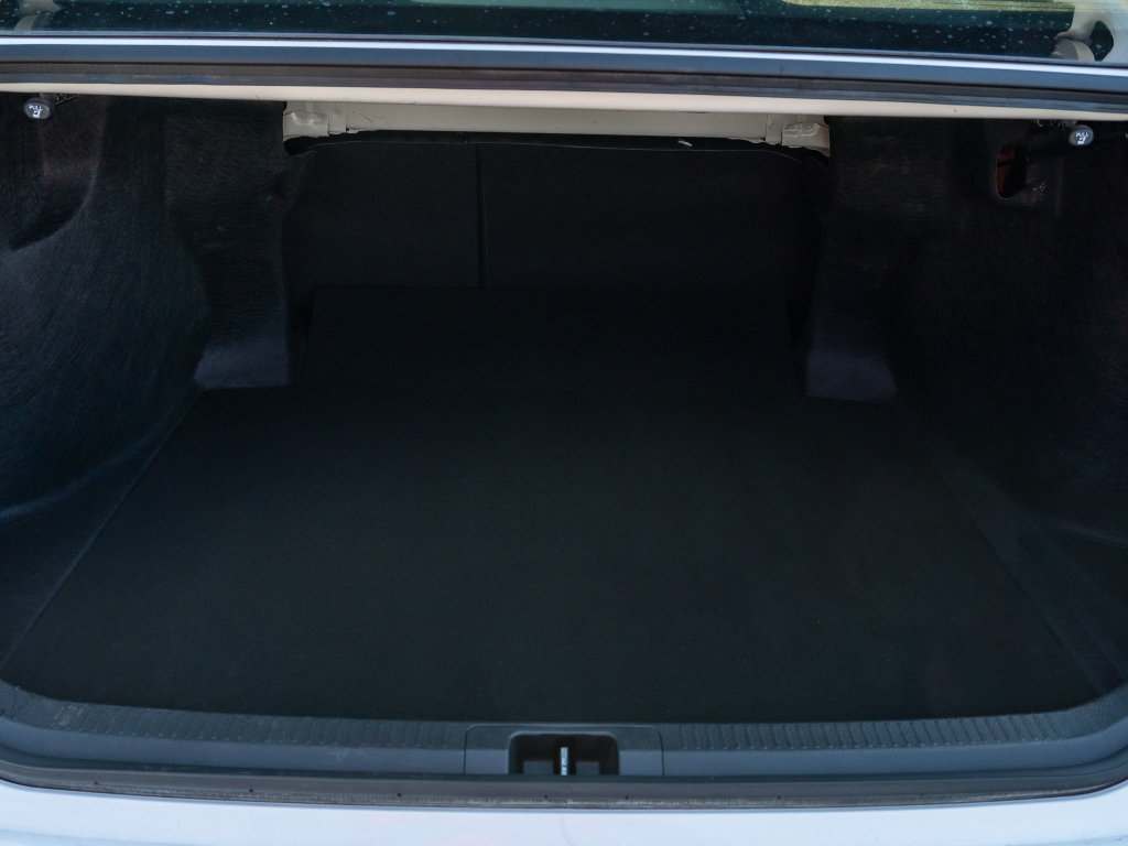 Used 2025 Toyota Camry SE FWD image 16