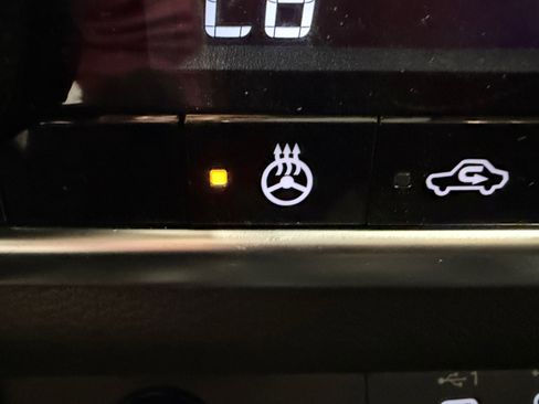 Used 2025 Nissan Rogue SV w/ SV Premium Package image 26