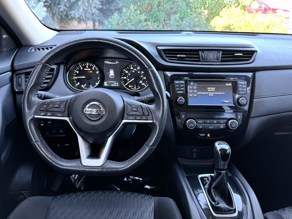 Used 2017 Nissan Rogue SV w/ SV Premium Package AWD/4WD image 21