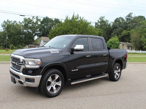 Used 2019 RAM 1500 Laramie AWD/4WD image 1