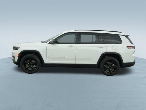 Used 2023 Jeep Grand Cherokee L Laredo image 4