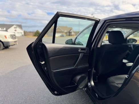 Used 2013 MAZDA MAZDA3 i Touring image 13