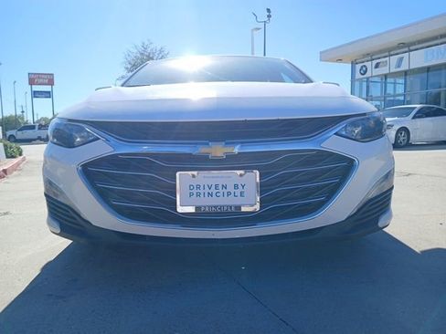 Used 2023 Chevrolet Malibu LT image 2