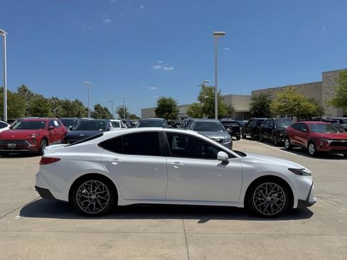 Used 2026 Toyota Camry SE w/ Multimedia Upgrade Package FWD image 5
