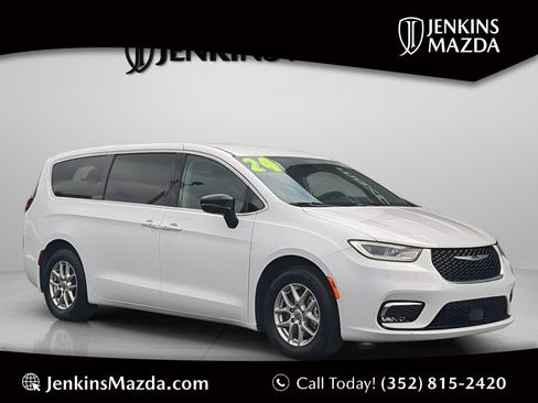 Used 2024 Chrysler Pacifica Touring-L image 1
