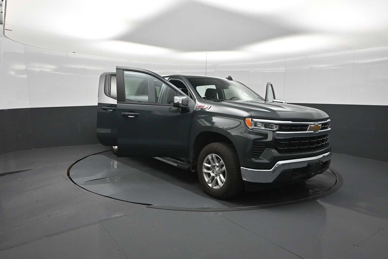 Used 2025 Chevrolet Silverado 1500 LT w/ Z71 Off-Road Package AWD/4WD image 42