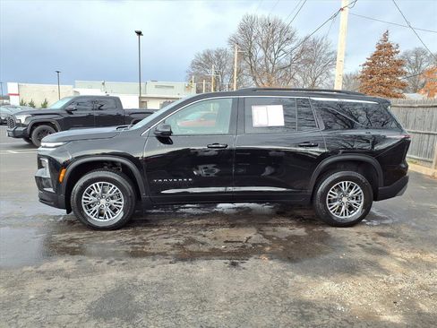 Used 2025 Chevrolet Traverse LT image 34