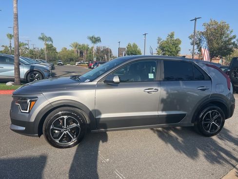 Used 2025 Kia Niro LX FWD image 5