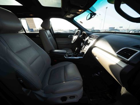 Used 2015 Ford Explorer XLT w/ Equipment Group 202A image 27