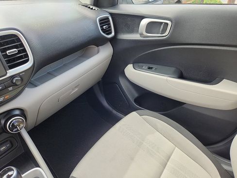 Used 2022 Hyundai Venue SEL image 33