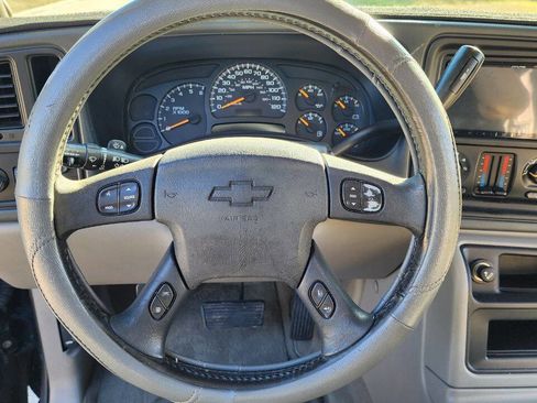 Used 2005 Chevrolet Avalanche LS w/ Preferred Equipment Group image 29