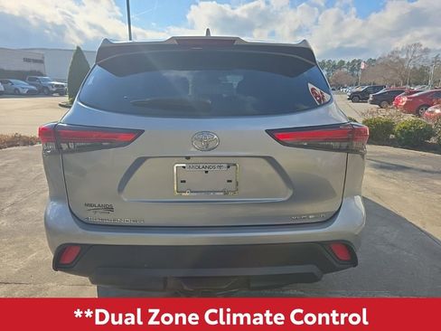 Used 2022 Toyota Highlander XLE image 6