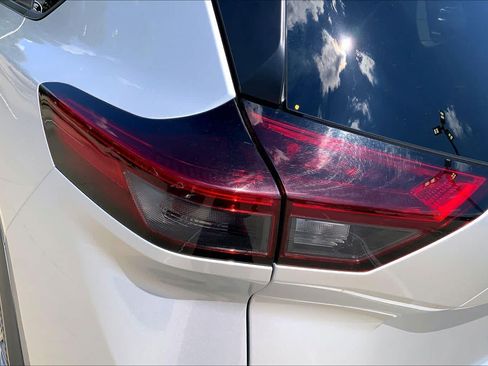 Used 2024 Nissan Rogue S FWD image 26