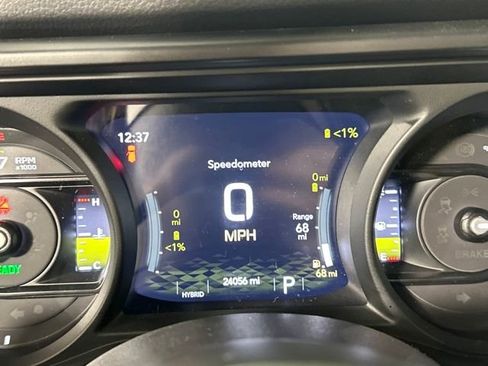 Used 2024 Jeep Wrangler Unlimited image 18