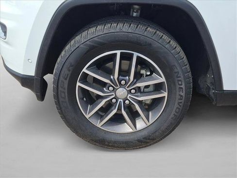 Used 2018 Jeep Grand Cherokee Limited AWD/4WD image 9