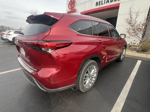 Used 2023 Toyota Highlander Platinum image 5
