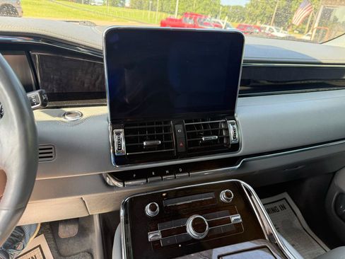 Used 2018 Lincoln Navigator L Reserve w/ Technology Package AWD/4WD image 12