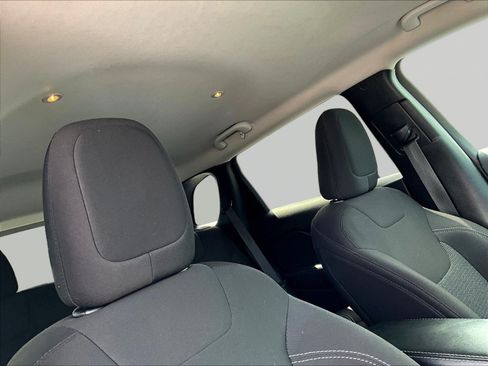 Used 2019 Jeep Cherokee Latitude w/ Popular Appearance Group FWD image 27