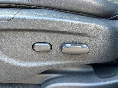 Used 2017 Chevrolet Trax LT w/ LT Convenience Package image 15