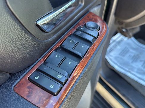 Used 2013 Chevrolet Avalanche LS image 16