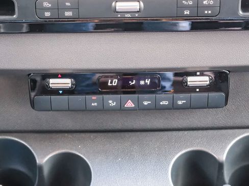 Used 2024 Mercedes-Benz Sprinter 2500 image 18