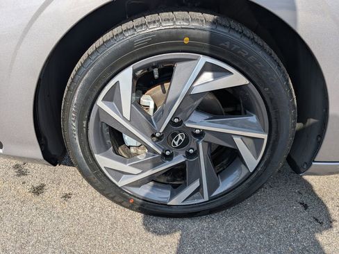 Used 2024 Hyundai Elantra SEL w/ Convenience Package FWD image 12