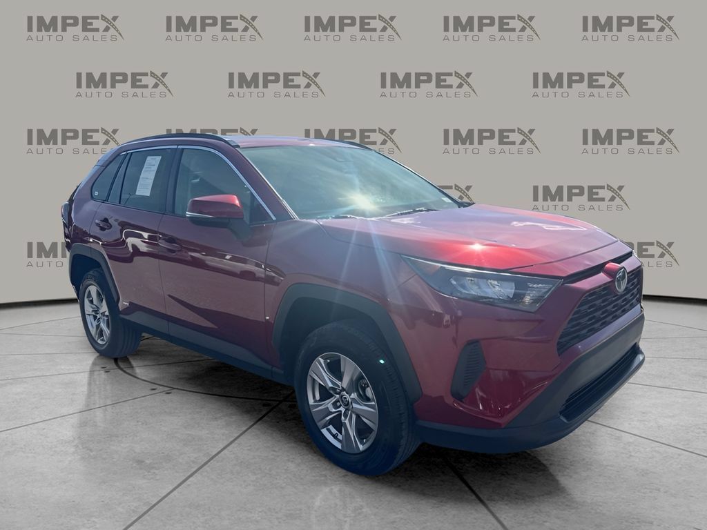 Used 2022 Toyota RAV4 LE AWD/4WD image 7