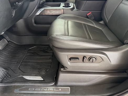 Used 2019 GMC Sierra 1500 Denali w/ Denali Ultimate Package AWD/4WD image 12