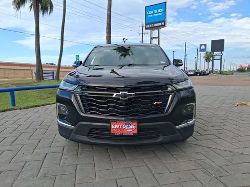 Used 2022 Chevrolet Traverse RS FWD image 2