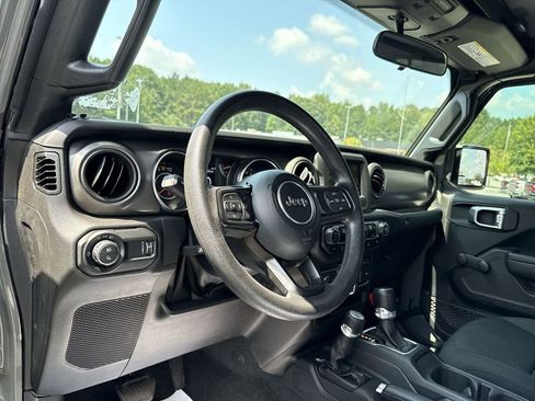 Used 2023 Jeep Gladiator Sport image 13