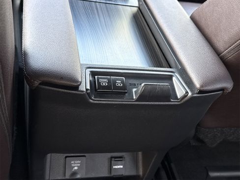 Used 2023 Toyota Sienna Platinum image 14